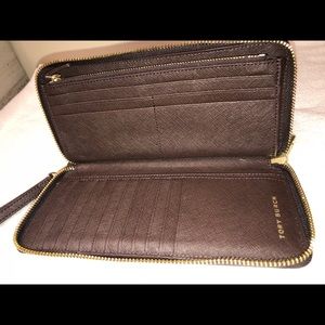 Tory Burch TRAVELERS companion passport case.